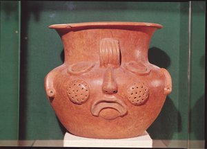 顔のある球状の花瓶、グアテマラのカルミナルフイ、前古典時代、紀元前1000〜250年（テラコッタ）